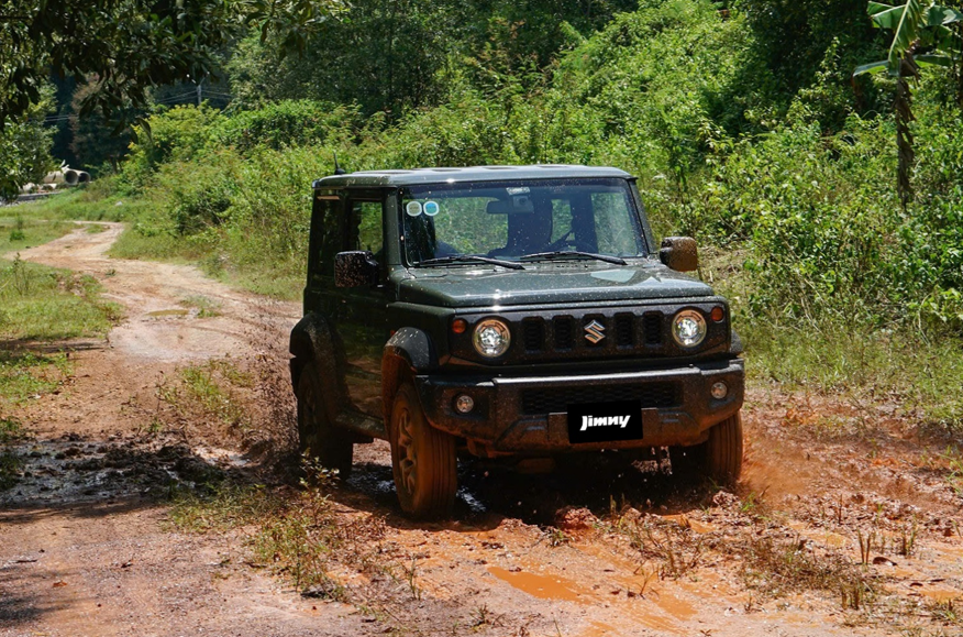 xe-offroad-suzuki-jimny-suv-offroad-dang-chu-y-tai-viet-nam