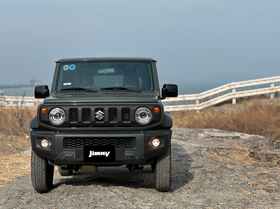 xe-offroad-suzuki-jimny-suv-offroad-dang-chu-y-tai-viet-nam