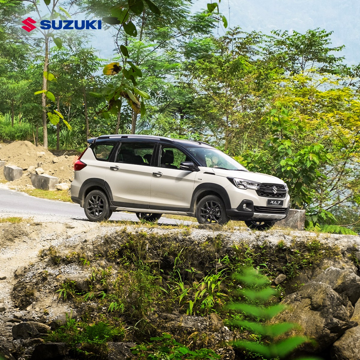 suv-7-cho-tiet-kiem-nhien-lieu-ben-bi-vuot-troi-xl7-hybrid